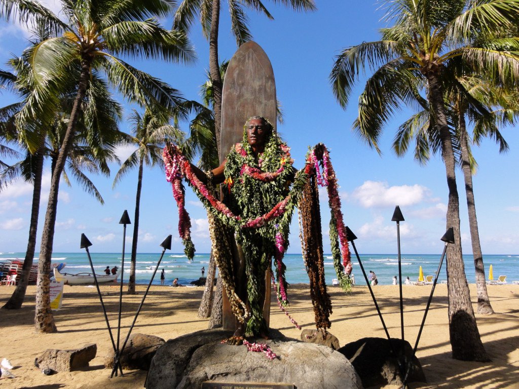 Duke_Kahanamoku_Memorial_in_W